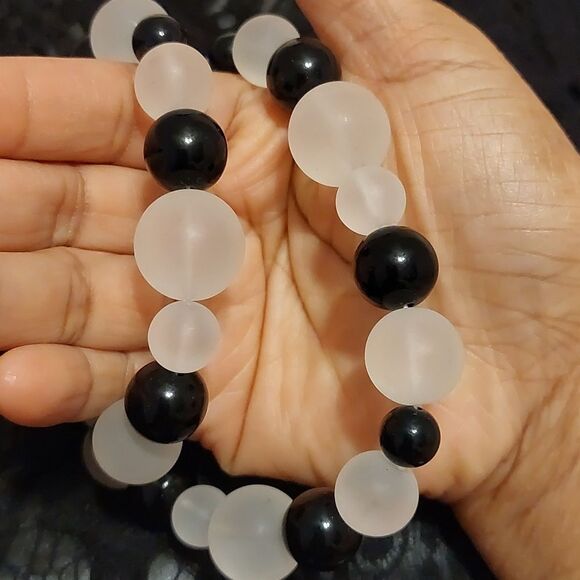 Vintage Black and Cloudy White Orbs Necklace with Hidden Twist Cap Screw Barrel - Picture 5 of 6
